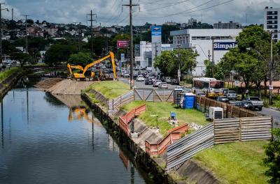 Dragagem no Dilúvio retira mais de 3,5 mil toneladas de materiais