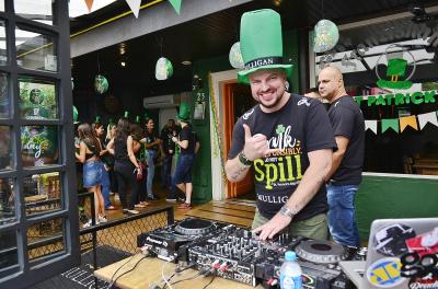 Dia de São PatrÃcio movimenta bares e pubs da Capital