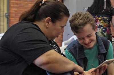 Mostra de fotos, cine-debate e caminhada fazem parte da programação da semana da síndrome de down