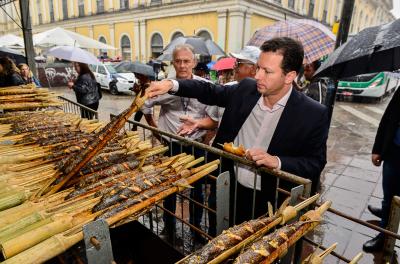 Marchezan abre a 239ª Feira do Peixe no Largo Glênio Peres