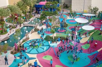 Crianças têm manhã de diversão em espaço infantil de shopping