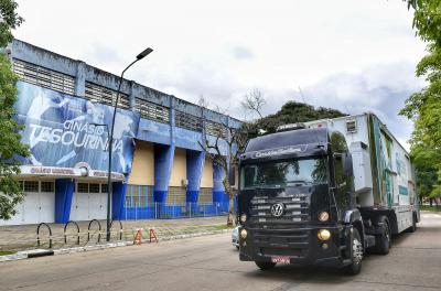 Almoços gratuitos começam a ser fornecidos no Ginásio Tesourinha