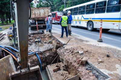 Conserto do Dmae na avenida Praia de Belas continua nessa semana