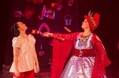 Doralice, a menina descalça está em cartaz no Renascença