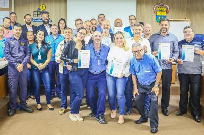 EPTC entrega certificados a 11 novos taxistas