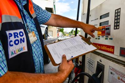 Procon realiza pesquisa em postos de combustÃveis