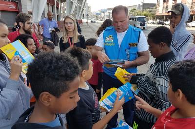 EPTC e Inter fazem ação educativa pelo trânsito seguro