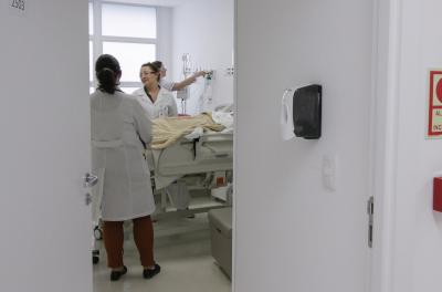 Santa Ana desafoga outros hospitais e se torna referência