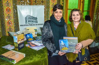 Smams recebe kit de livros para acervo de suas bibliotecas