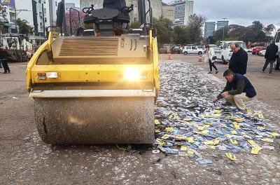 Prefeitura destrói mais de 54 mil produtos piratas