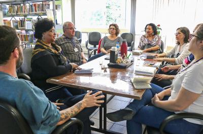 Smed sedia reunião da Rede de Bibliotecas da Prefeitura