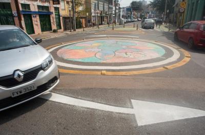 Prefeitura apresenta nova sinalização viária da rua João Alfredo