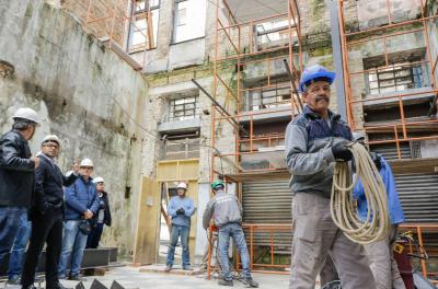 Começa instalação de estruturas metálicas na obra da Casa Azul