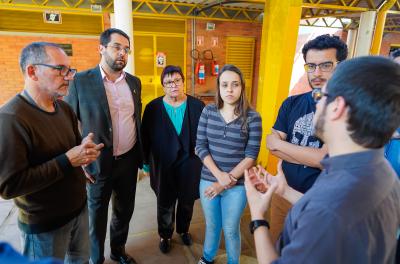 Secretário de Relações Insitucionais acompanha projeto Luz do Saber