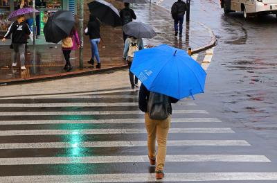 Defesa Civil emite aviso sobre acumulado de chuva nesta semana