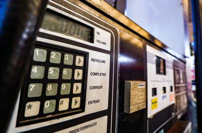 Procon realiza pesquisa de preços de combustíveis em Porto Alegre