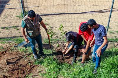 DMLU realiza ação de plantio com alunos na Zona Sul
