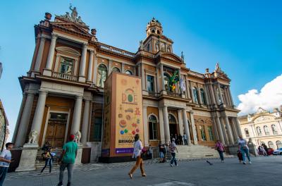 Crianças acolhidas pela Fasc recebem festa