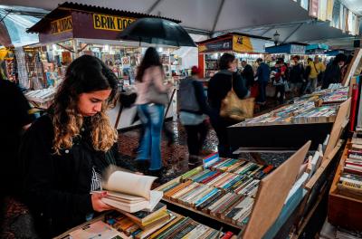 Feira do Livro terá passeio literário do Viva o Centro 