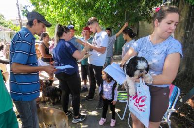 Animais de famÃlias da Vila Nazaré encaminhados para castração