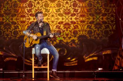 Michel Teló faz show gratuito na Redenção