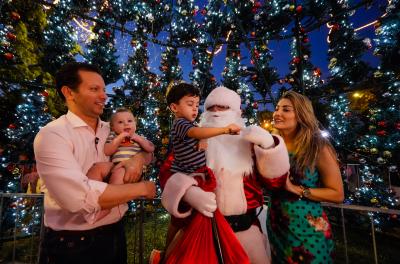Luzes, neve artificial e música encantam Natal na Redenção