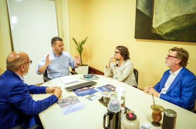 Assinado contrato com agências de publicidade