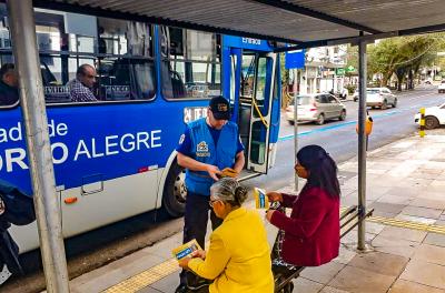 abrigo de ônibus