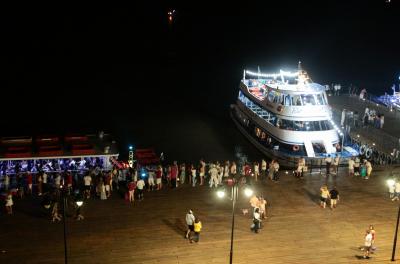 Barcos turÃsticos promovem Réveillon no GuaÃba