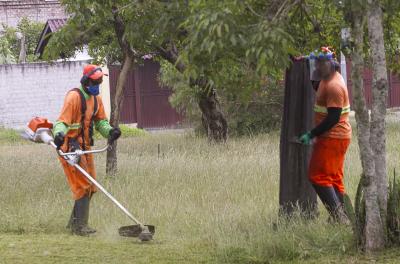 Equipes realizam serviços em 16 praças nesta segunda-feira