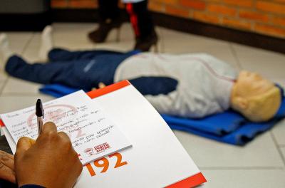 Samu treina voluntários no auxÃlio em parada cardiorrespiratória
