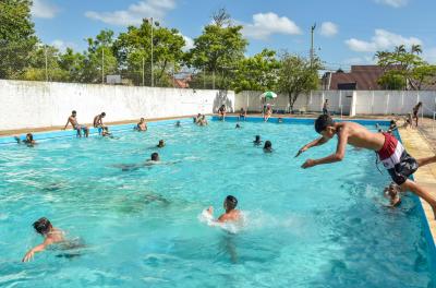 Porto-alegrenses aproveitam primeiro final de semana nas piscinas públicas