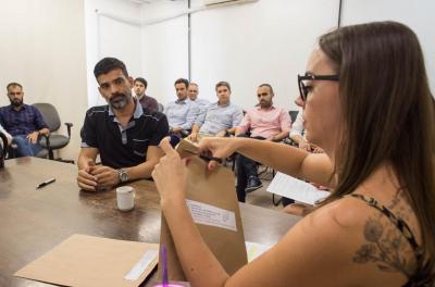 Placas de rua: Proposta em leilão é mais que o dobro do previsto em edital