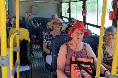 Ônibus leva alunos do Centro de Comunidade do Sarandi ao Cecoflor