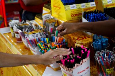 Procon: preço do material escolar varia, em média, 165% 