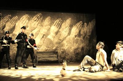 Peça conta histórias de homossexuais sobreviventes do Nazismo