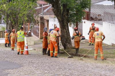 Prefeitura divulga programação de capina e roçada desta sexta