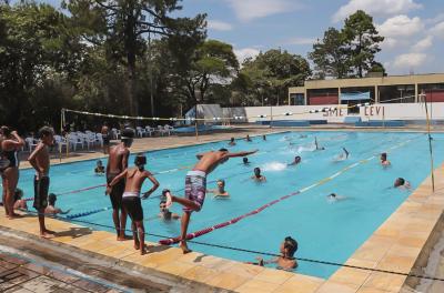Tarde de integração entre usuários das piscinas públicas