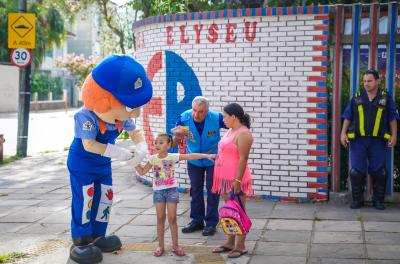 Educação e EPTC realizam ação conjunta na volta às aulas