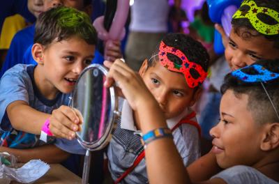 Crianças da Fasc viram foliões do Bailinho no Quarto Distrito
