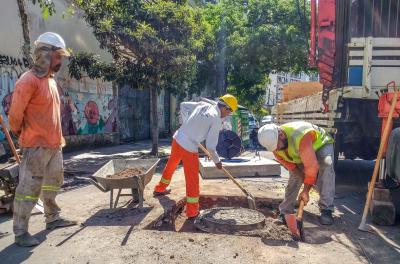 Prefeito visita obra de nivelamento de tampas nesta sexta
