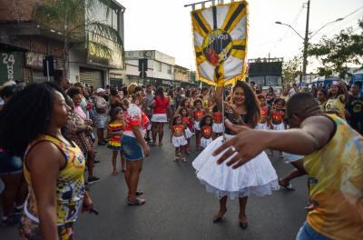 Carnaval comunitário coloca comunidades da Zona Norte no samba