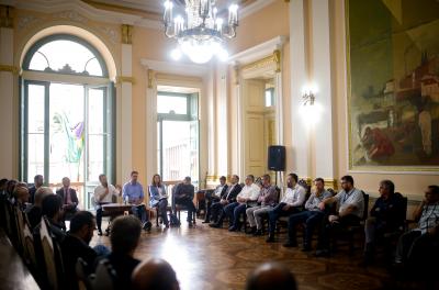  Prefeito reúne secretários para avaliar impactos do coronavírus