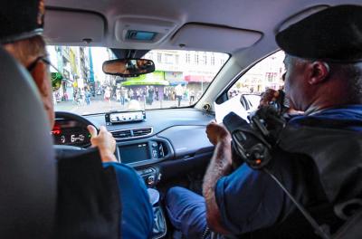 Veículos da Guarda Municipal e EPTC orientam sobre isolamento social