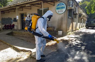 Desinfecção de locais públicos segue nesta segunda-feira