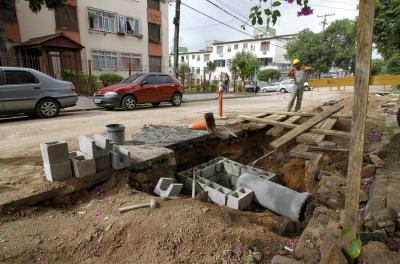 Bairro Rubem Berta recebe melhorias na rede de drenagem