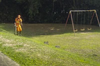 Equipes realizam serviços em nove praças nesta quinta-feira
