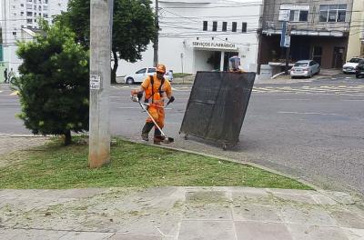 Serviços de capina e roçada vão ocorrer em nove bairros nesta quinta-feira