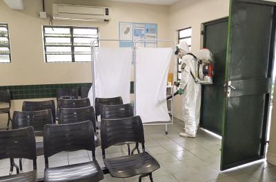 Desinfecção de locais públicos segue nesta quinta-feira