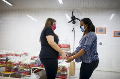 Doação de alimentos atende cinco mil famÃlias da educação infantil